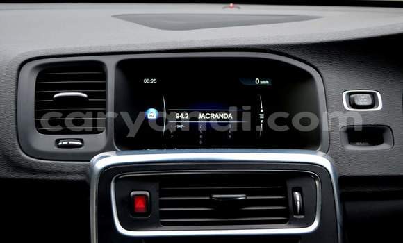 Acheter Occasion Voiture Volvo S60 Blanc à Livingstone, Zambie Acheter Occasion Voiture Volvo S60 Blanc à Livingstone, Zambie