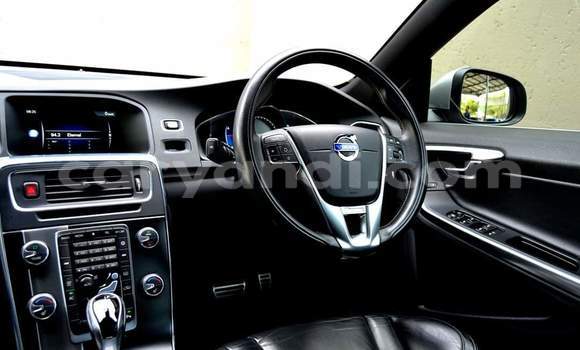 Acheter Occasion Voiture Volvo S60 Blanc à Livingstone, Zambie Acheter Occasion Voiture Volvo S60 Blanc à Livingstone, Zambie