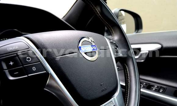 Acheter Occasion Voiture Volvo S60 Blanc à Livingstone, Zambie Acheter Occasion Voiture Volvo S60 Blanc à Livingstone, Zambie