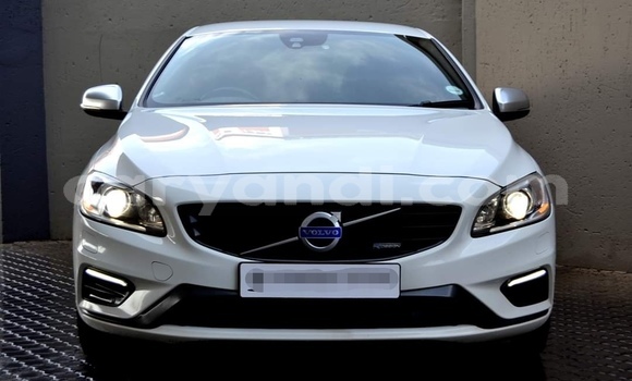 Acheter Occasion Voiture Volvo S60 Blanc à Livingstone, Zambie Acheter Occasion Voiture Volvo S60 Blanc à Livingstone, Zambie