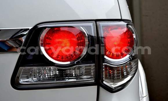 Acheter Occasion Voiture Toyota Fortuner Blanc à Livingstone, Zambie Acheter Occasion Voiture Toyota Fortuner Blanc à Livingstone, Zambie