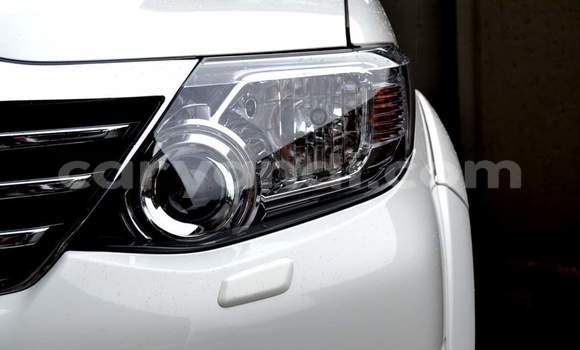 Acheter Occasion Voiture Toyota Fortuner Blanc à Livingstone, Zambie Acheter Occasion Voiture Toyota Fortuner Blanc à Livingstone, Zambie