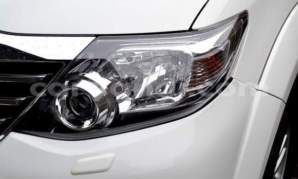 Acheter Occasion Voiture Toyota Fortuner Blanc à Livingstone, Zambie Acheter Occasion Voiture Toyota Fortuner Blanc à Livingstone, Zambie