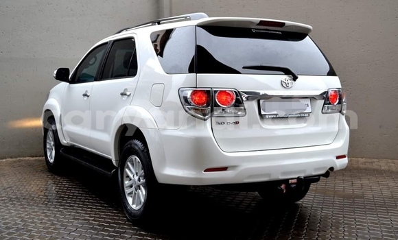 Acheter Occasion Voiture Toyota Fortuner Blanc à Livingstone, Zambie Acheter Occasion Voiture Toyota Fortuner Blanc à Livingstone, Zambie