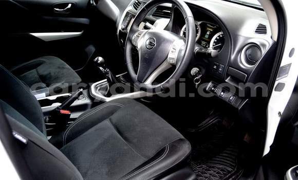 Acheter Occasion Voiture Nissan Navara Blanc à Livingstone, Zambie Acheter Occasion Voiture Nissan Navara Blanc à Livingstone, Zambie