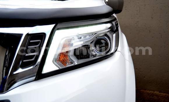 Acheter Occasion Voiture Nissan Navara Blanc à Livingstone, Zambie Acheter Occasion Voiture Nissan Navara Blanc à Livingstone, Zambie
