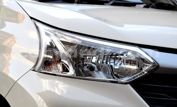 Acheter Occasion Voiture Toyota Avanza Blanc à Lusaka, Zambie Acheter Occasion Voiture Toyota Avanza Blanc à Lusaka, Zambie