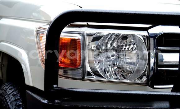 Acheter Occasion Voiture Toyota Land Cruiser Gris à Livingstone, Zambie Acheter Occasion Voiture Toyota Land Cruiser Gris à Livingstone, Zambie