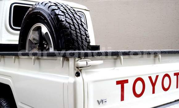 Acheter Occasion Voiture Toyota Land Cruiser Gris à Livingstone, Zambie Acheter Occasion Voiture Toyota Land Cruiser Gris à Livingstone, Zambie