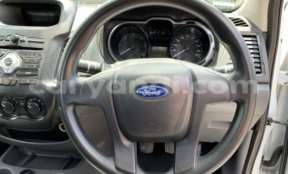 Nunua Ilio tumika Ford Ranger Nyeupe Gari ndani ya Lusaka nchini Zambia Nunua Ilio tumika Ford Ranger Nyeupe Gari ndani ya Lusaka nchini Zambia