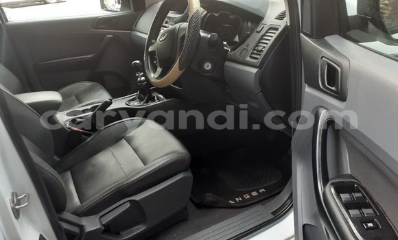 Nunua Ilio tumika Ford Ranger Nyeupe Gari ndani ya Lusaka nchini Zambia Nunua Ilio tumika Ford Ranger Nyeupe Gari ndani ya Lusaka nchini Zambia