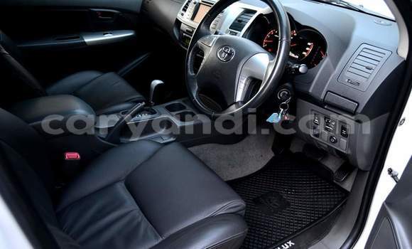 Acheter Occasion Voiture Toyota Hilux Blanc à Lusaka, Zambie Acheter Occasion Voiture Toyota Hilux Blanc à Lusaka, Zambie
