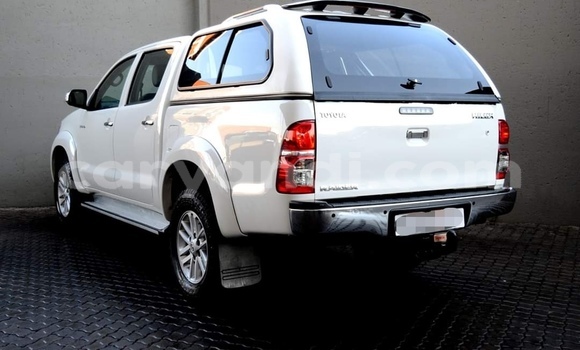 Acheter Occasion Voiture Toyota Hilux Blanc à Lusaka, Zambie Acheter Occasion Voiture Toyota Hilux Blanc à Lusaka, Zambie