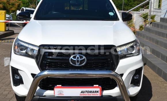 Nunua Ilio tumika Toyota Hilux Nyeupe Gari ndani ya Chililabombwe nchini Copperbelt Nunua Ilio tumika Toyota Hilux Nyeupe Gari ndani ya Chililabombwe nchini Copperbelt