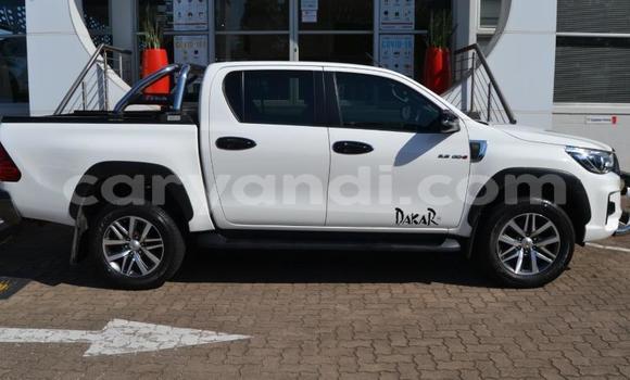 Nunua Ilio tumika Toyota Hilux Nyeupe Gari ndani ya Chililabombwe nchini Copperbelt Nunua Ilio tumika Toyota Hilux Nyeupe Gari ndani ya Chililabombwe nchini Copperbelt