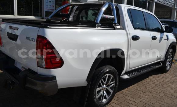 Nunua Ilio tumika Toyota Hilux Nyeupe Gari ndani ya Chililabombwe nchini Copperbelt Nunua Ilio tumika Toyota Hilux Nyeupe Gari ndani ya Chililabombwe nchini Copperbelt