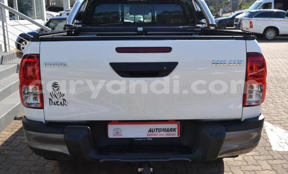 Nunua Ilio tumika Toyota Hilux Nyeupe Gari ndani ya Chililabombwe nchini Copperbelt Nunua Ilio tumika Toyota Hilux Nyeupe Gari ndani ya Chililabombwe nchini Copperbelt