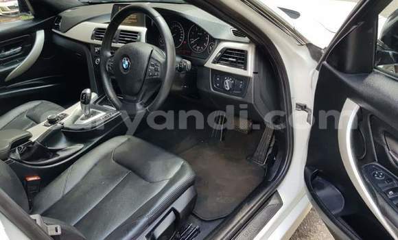 Acheter Occasion Voiture BMW 3–Series Blanc à Lusaka, Zambie Acheter Occasion Voiture BMW 3–Series Blanc à Lusaka, Zambie