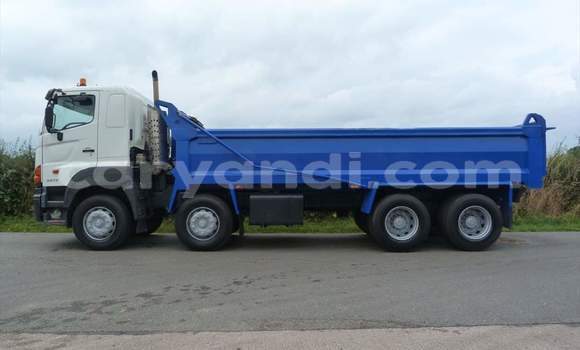 Acheter Occasion Utilitaire Hino Ranger Blanc à Lusaka, Zambie Acheter Occasion Utilitaire Hino Ranger Blanc à Lusaka, Zambie