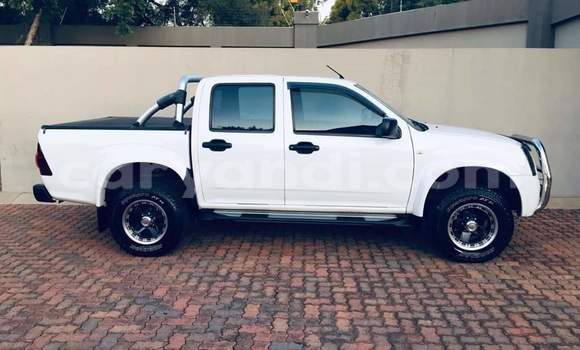 Acheter Occasion Voiture Isuzu KB Blanc à Lusaka, Zambie Acheter Occasion Voiture Isuzu KB Blanc à Lusaka, Zambie