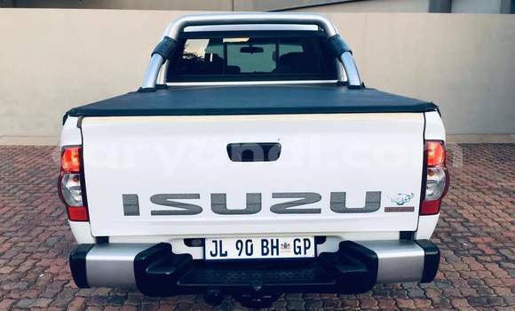 Acheter Occasion Voiture Isuzu KB Blanc à Lusaka, Zambie Acheter Occasion Voiture Isuzu KB Blanc à Lusaka, Zambie