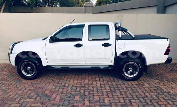 Acheter Occasion Voiture Isuzu KB Blanc à Lusaka, Zambie Acheter Occasion Voiture Isuzu KB Blanc à Lusaka, Zambie