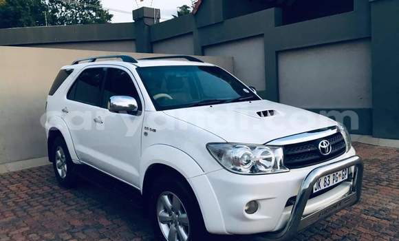 Acheter Occasion Voiture Toyota Fortuner Blanc à Lusaka, Zambie Acheter Occasion Voiture Toyota Fortuner Blanc à Lusaka, Zambie