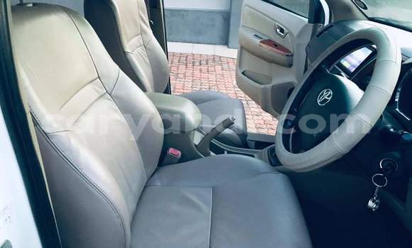 Acheter Occasion Voiture Toyota Fortuner Blanc à Lusaka, Zambie Acheter Occasion Voiture Toyota Fortuner Blanc à Lusaka, Zambie