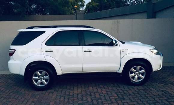 Acheter Occasion Voiture Toyota Fortuner Blanc à Lusaka, Zambie Acheter Occasion Voiture Toyota Fortuner Blanc à Lusaka, Zambie