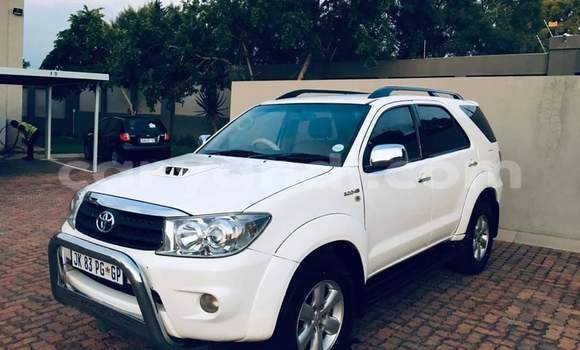 Acheter Occasion Voiture Toyota Fortuner Blanc à Lusaka, Zambie Acheter Occasion Voiture Toyota Fortuner Blanc à Lusaka, Zambie