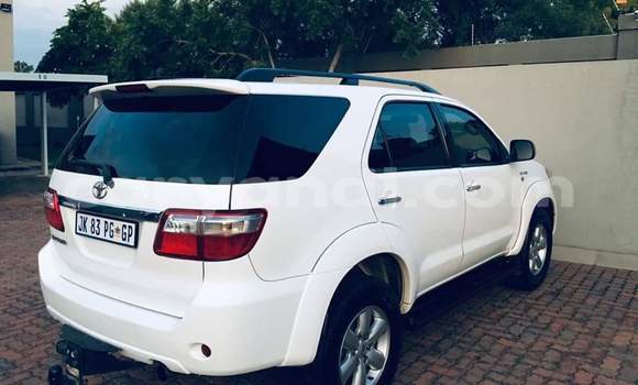 Acheter Occasion Voiture Toyota Fortuner Blanc à Lusaka, Zambie Acheter Occasion Voiture Toyota Fortuner Blanc à Lusaka, Zambie