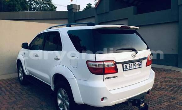 Acheter Occasion Voiture Toyota Fortuner Blanc à Lusaka, Zambie Acheter Occasion Voiture Toyota Fortuner Blanc à Lusaka, Zambie