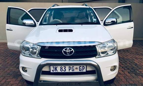 Acheter Occasion Voiture Toyota Fortuner Blanc à Lusaka, Zambie Acheter Occasion Voiture Toyota Fortuner Blanc à Lusaka, Zambie