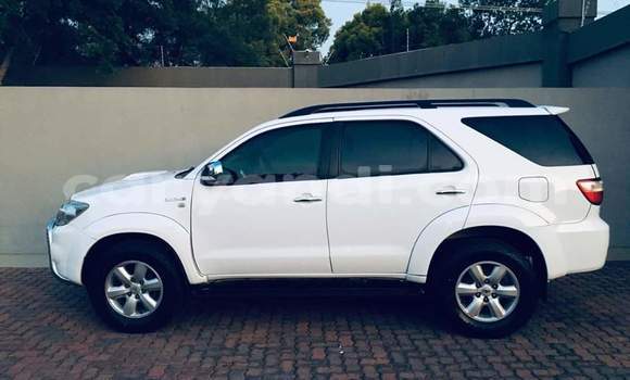 Acheter Occasion Voiture Toyota Fortuner Blanc à Lusaka, Zambie Acheter Occasion Voiture Toyota Fortuner Blanc à Lusaka, Zambie