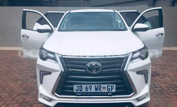 Acheter Occasion Voiture Toyota Fortuner Blanc à Lusaka, Zambie Acheter Occasion Voiture Toyota Fortuner Blanc à Lusaka, Zambie