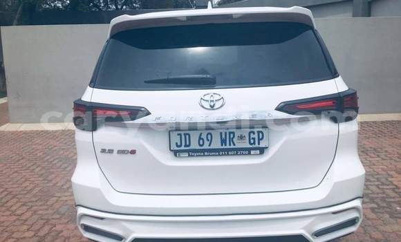 Acheter Occasion Voiture Toyota Fortuner Blanc à Lusaka, Zambie Acheter Occasion Voiture Toyota Fortuner Blanc à Lusaka, Zambie