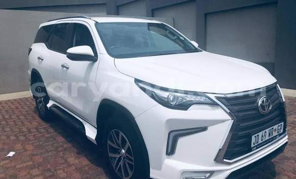 Acheter Occasion Voiture Toyota Fortuner Blanc à Lusaka, Zambie Acheter Occasion Voiture Toyota Fortuner Blanc à Lusaka, Zambie