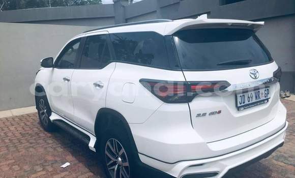 Acheter Occasion Voiture Toyota Fortuner Blanc à Lusaka, Zambie Acheter Occasion Voiture Toyota Fortuner Blanc à Lusaka, Zambie