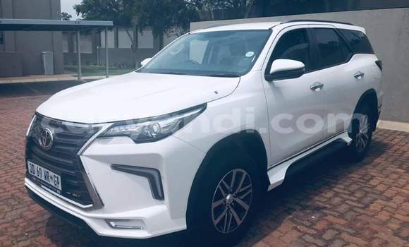Acheter Occasion Voiture Toyota Fortuner Blanc à Lusaka, Zambie Acheter Occasion Voiture Toyota Fortuner Blanc à Lusaka, Zambie