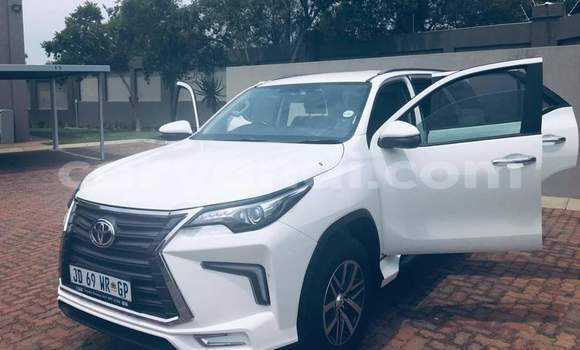 Acheter Occasion Voiture Toyota Fortuner Blanc à Lusaka, Zambie Acheter Occasion Voiture Toyota Fortuner Blanc à Lusaka, Zambie