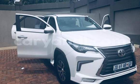Acheter Occasion Voiture Toyota Fortuner Blanc à Lusaka, Zambie Acheter Occasion Voiture Toyota Fortuner Blanc à Lusaka, Zambie