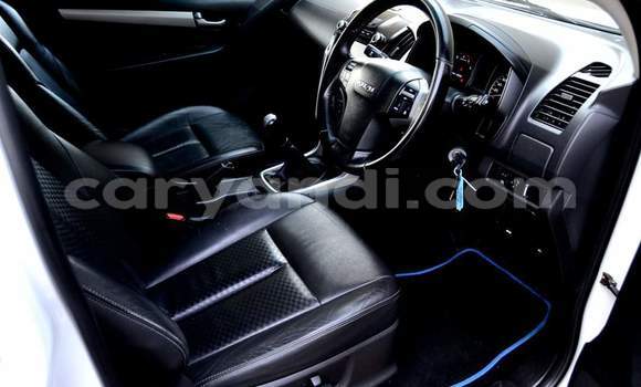 Acheter Occasion Voiture Isuzu KB Blanc à Lusaka, Zambie Acheter Occasion Voiture Isuzu KB Blanc à Lusaka, Zambie