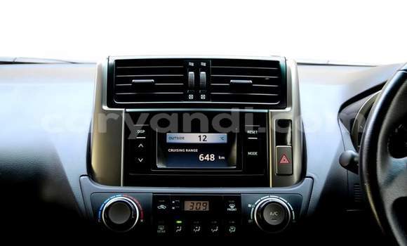 Acheter Occasion Voiture Toyota Land Cruiser Prado Blanc à Livingstone, Zambie Acheter Occasion Voiture Toyota Land Cruiser Prado Blanc à Livingstone, Zambie