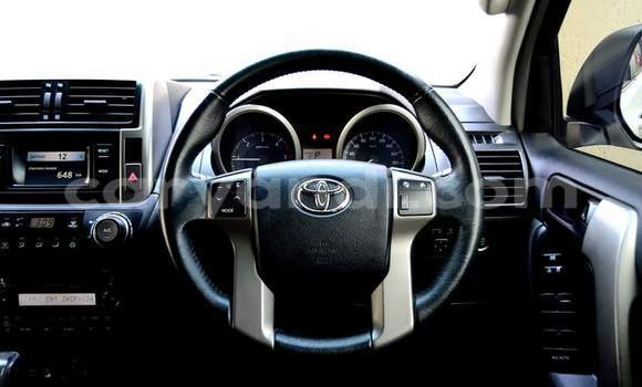 Acheter Occasion Voiture Toyota Land Cruiser Prado Blanc à Livingstone, Zambie Acheter Occasion Voiture Toyota Land Cruiser Prado Blanc à Livingstone, Zambie