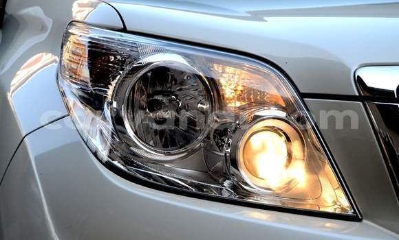 Acheter Occasion Voiture Toyota Land Cruiser Prado Blanc à Livingstone, Zambie Acheter Occasion Voiture Toyota Land Cruiser Prado Blanc à Livingstone, Zambie
