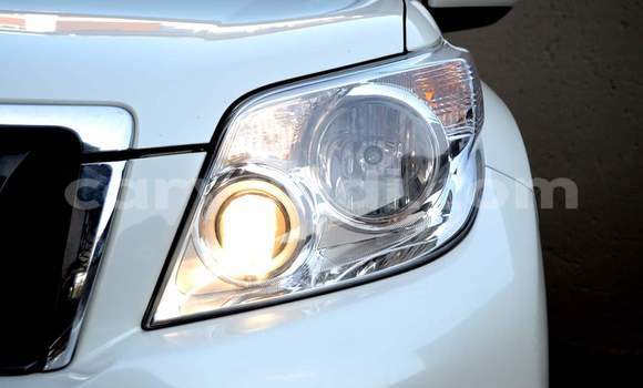Acheter Occasion Voiture Toyota Land Cruiser Prado Blanc à Livingstone, Zambie Acheter Occasion Voiture Toyota Land Cruiser Prado Blanc à Livingstone, Zambie