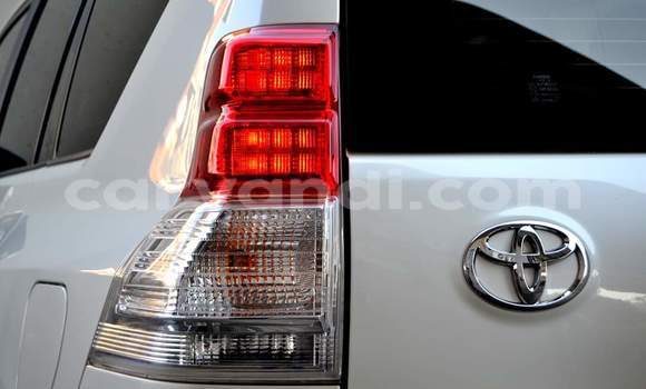 Acheter Occasion Voiture Toyota Land Cruiser Prado Blanc à Livingstone, Zambie Acheter Occasion Voiture Toyota Land Cruiser Prado Blanc à Livingstone, Zambie