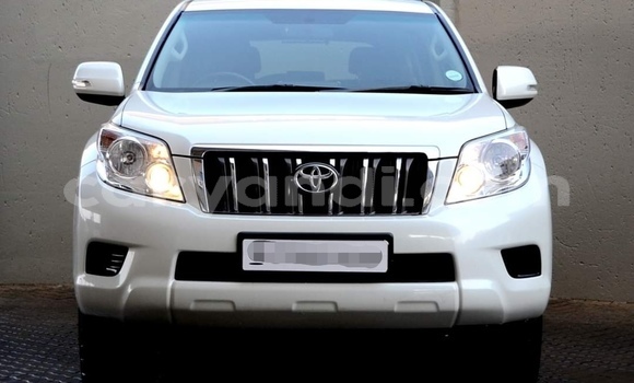 Acheter Occasion Voiture Toyota Land Cruiser Prado Blanc à Livingstone, Zambie Acheter Occasion Voiture Toyota Land Cruiser Prado Blanc à Livingstone, Zambie