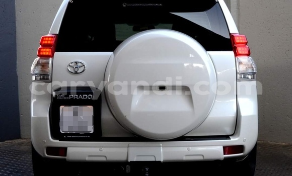Acheter Occasion Voiture Toyota Land Cruiser Prado Blanc à Livingstone, Zambie Acheter Occasion Voiture Toyota Land Cruiser Prado Blanc à Livingstone, Zambie