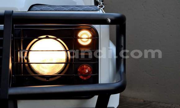 Buy Used Land Rover Defender White Car in Livingstone in Zambia Buy Used Land Rover Defender White Car in Livingstone in Zambia
